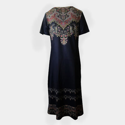 Saia midi floral solta e respirável com fenda assimétrica