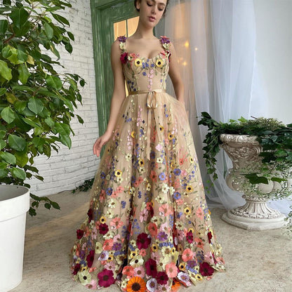 Vestidos de fiesta con flores 3D exquisitas de Sevintage