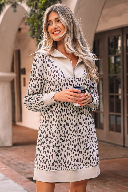Minivestido con cuello y cremallera y patchwork de leopardo